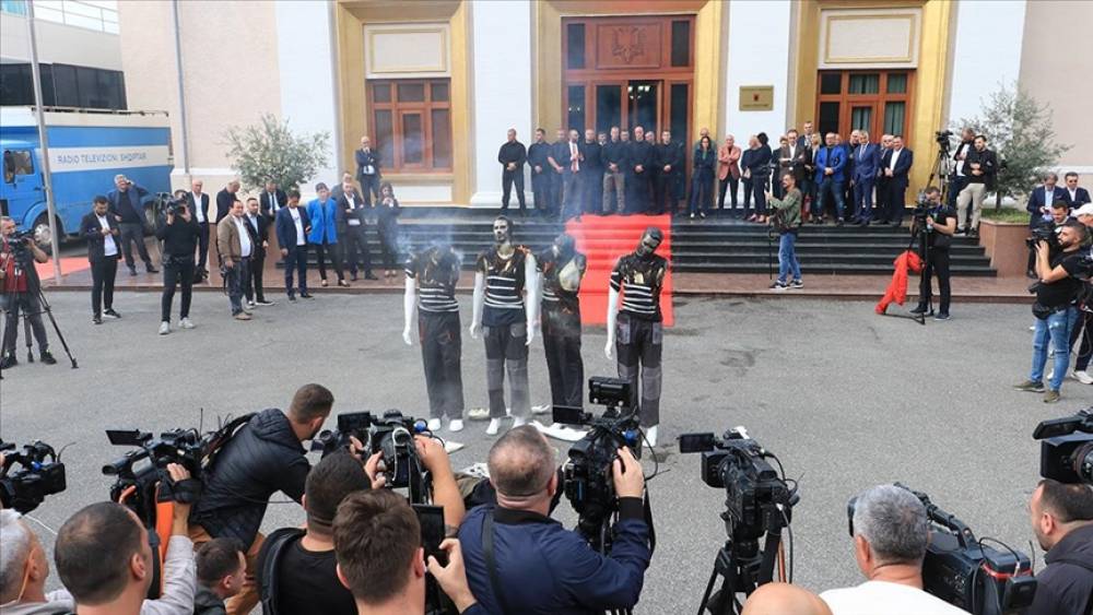 Albaniya parlamentində yenidən gərginlik yaşandı