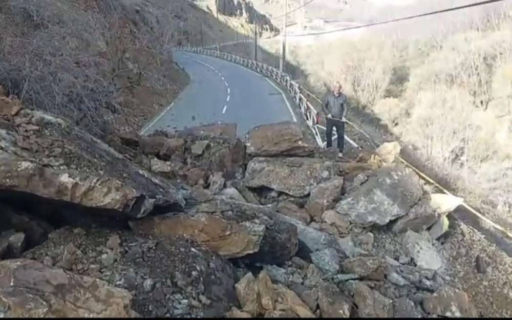 Naxçıvanda qaya uçqunu - VİDEO