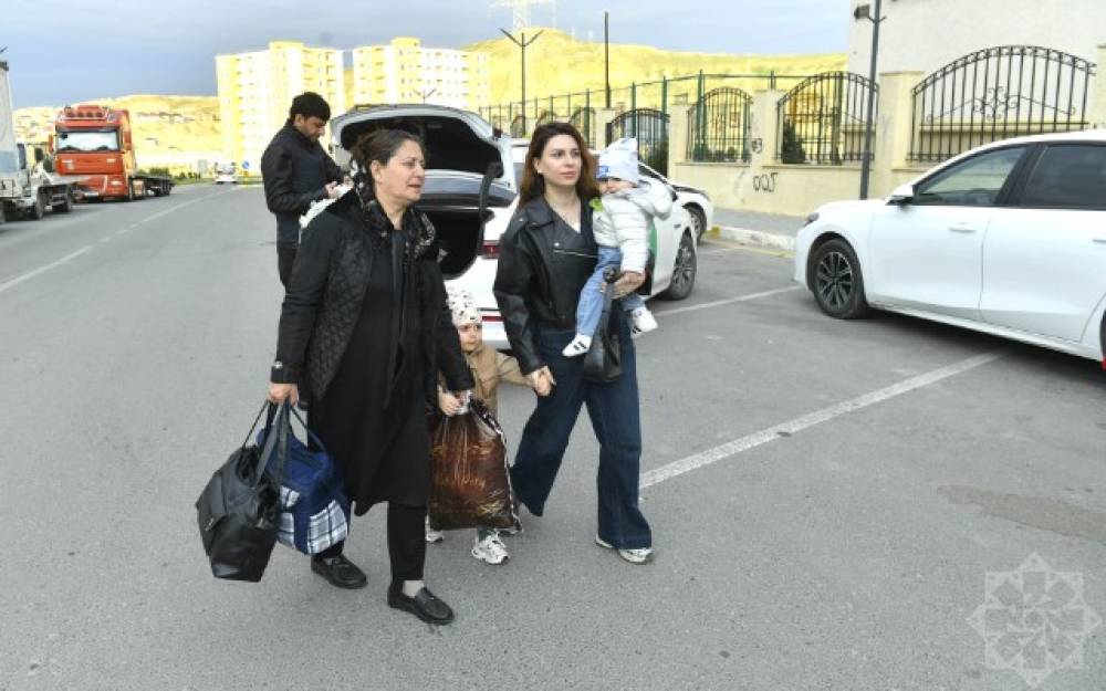 Daha 68 ailə doğma yurda yola salındı