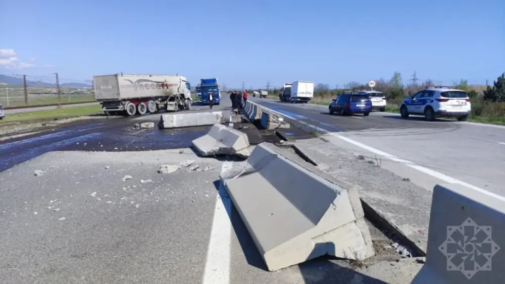 Bakı-Quba yolunda yük və minik avtomobilləri TOQQUŞDU