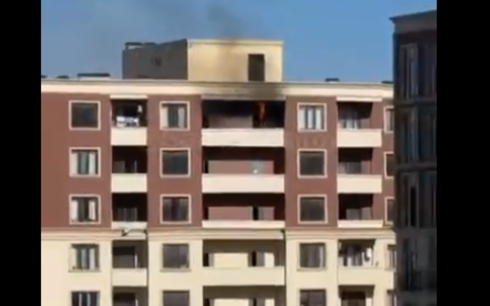 Bakıda yaşayış binasında yanğın - VİDEO
