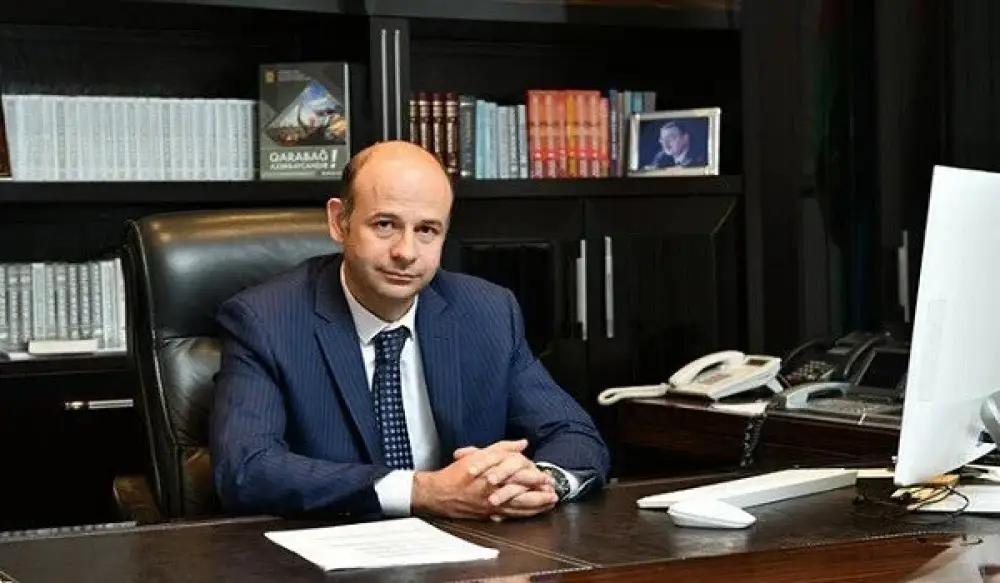 Yeni sədr rəisi işdən azad etdi