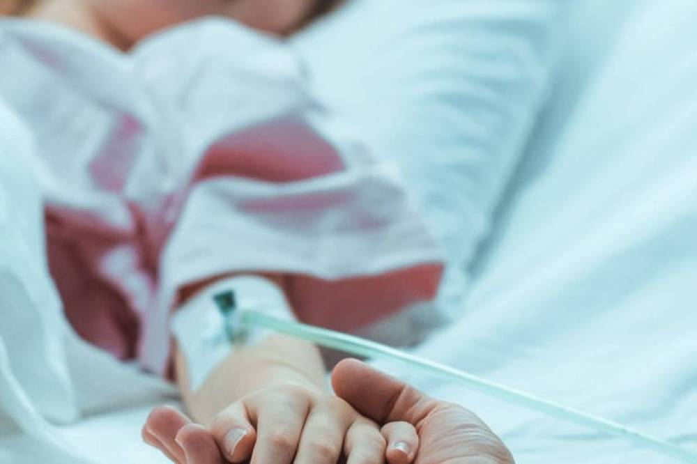 1 yaşlı körpə qızdırmadan ölüb