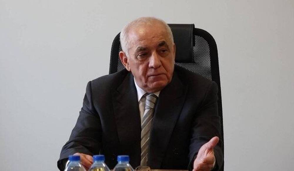 Əli Əsədov yeni qərar imzaladı