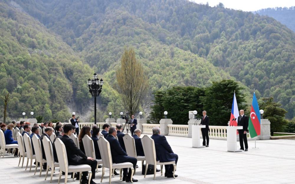 İlham Əliyev və Çexiyanın Baş naziri mətbuata bəyanatlarla çıxış etdilər - FOTO