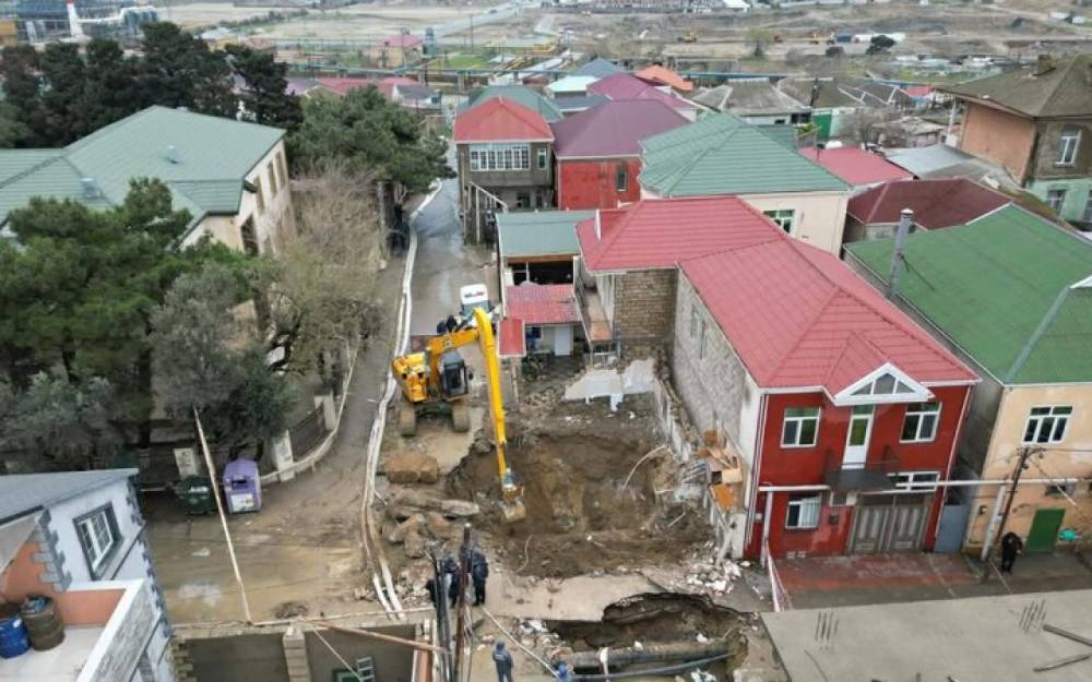 Keşlədə sökülmüş evin sakinlərinə maddi yardım veriləcək