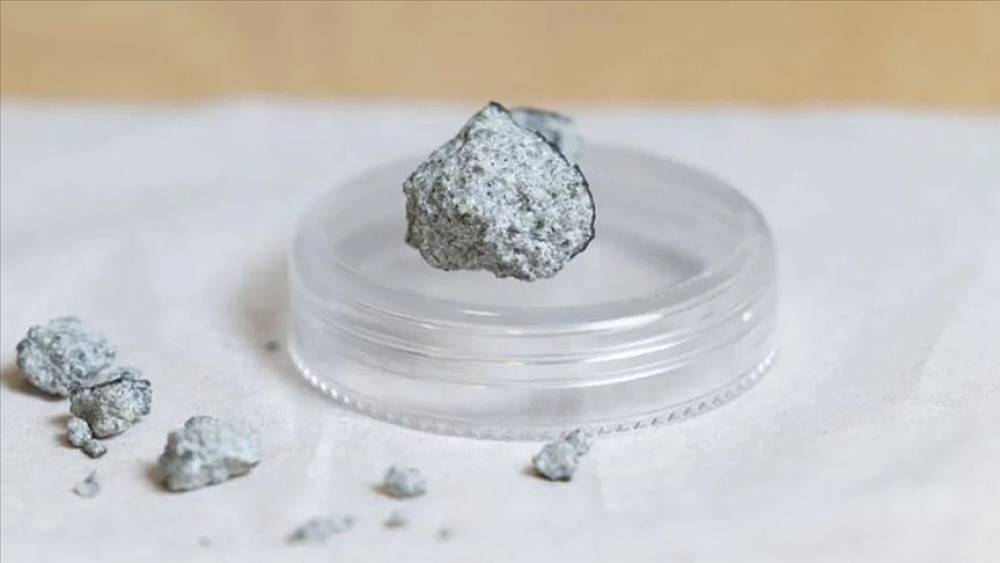 ABŞ-da meteorit evə düşdü: Yerdən daha çox yaşlıdır