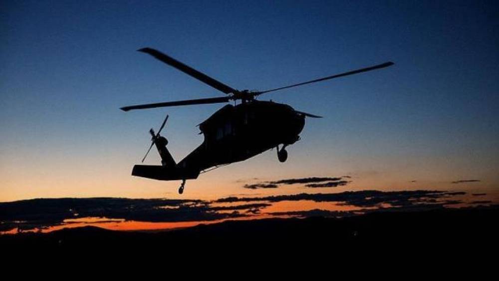 İngiltərədə helikopter tarlaya düşdü