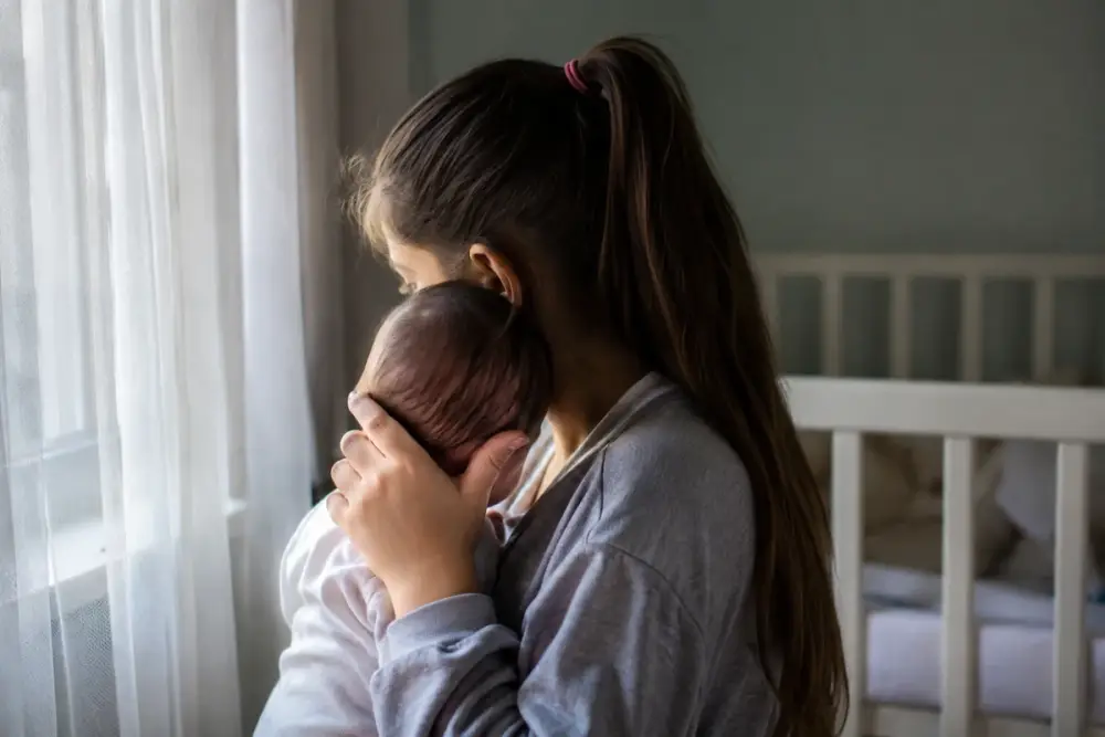 Bir ildə 402 nəfər azaldı: Azərbaycanda 18 yaşadək ana olanların sayı açıqlanıb