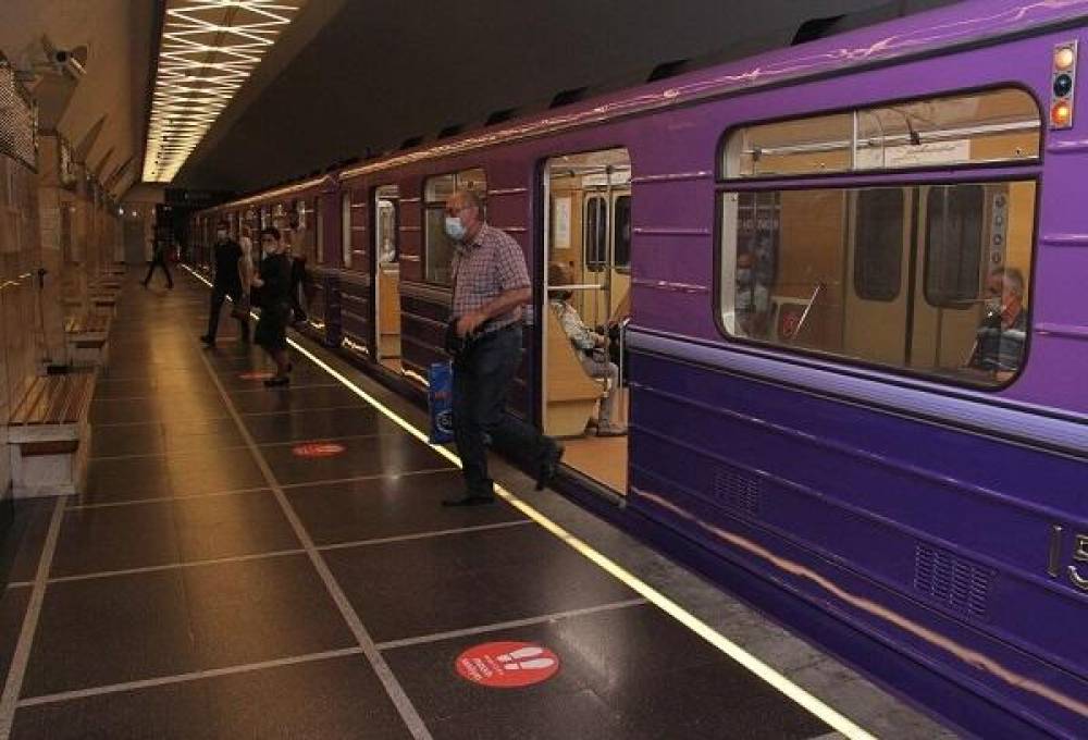 Bu gecə metro 1 saat artıq işləyəcək