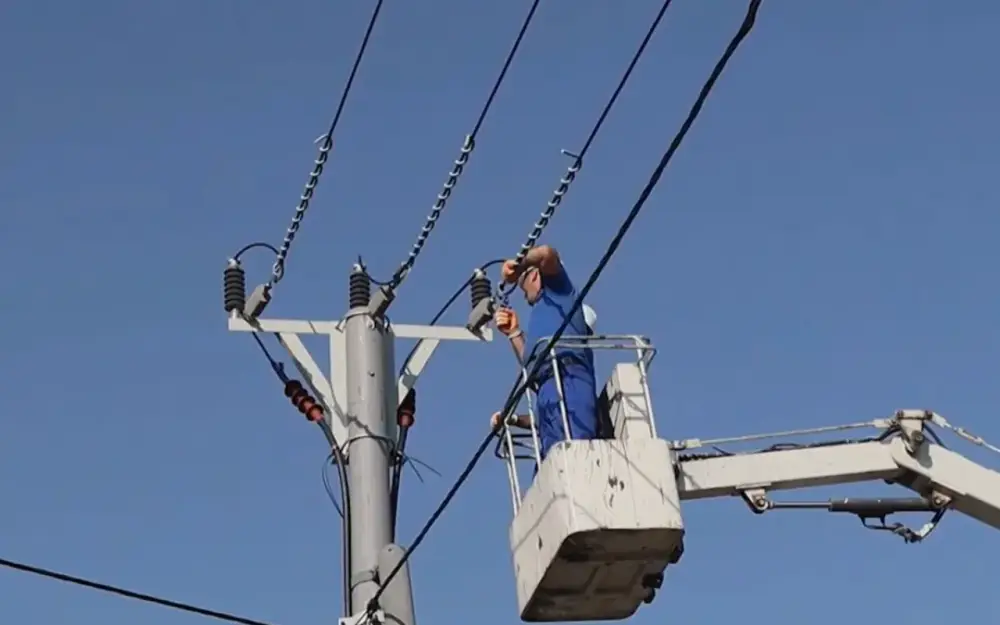 "Azərişıq" Naxçıvanın kənd və qəsəbələrinin elektrik şəbəkəsini yenidən qurur - VİDEO