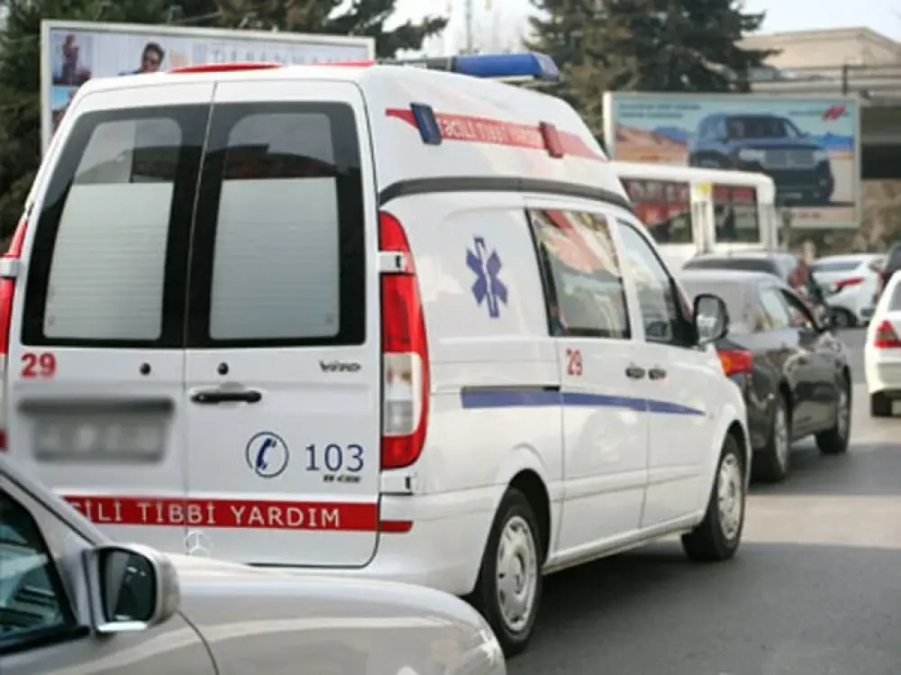 Bakıda azyaşlı dəmir barmaqlıqlara ilişdi, boğularaq öldü