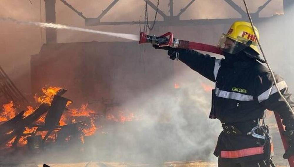 Bakının mərkəzində obyekt yanır