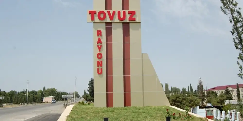Yeni evlənmişdilər: 20 yaşlı arvadını boğazından bıçaqladı