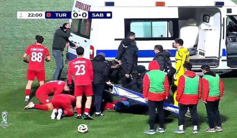 Azərbaycan Kubokunun matçında futbolçunun ayağı sındı