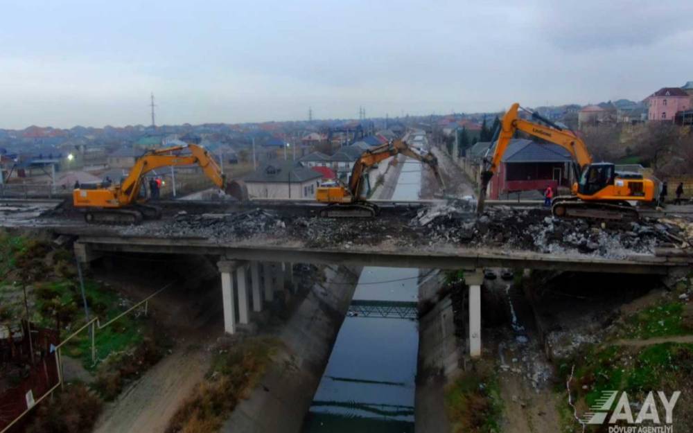 Saray körpüsünün sökülməsi işləri davam etdirilir - VİDEO