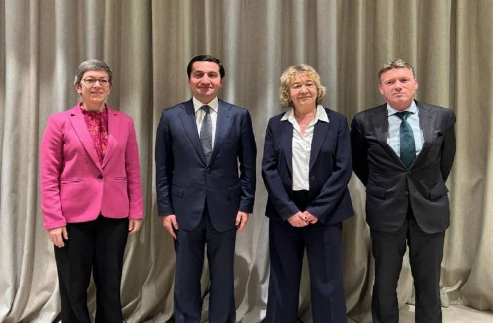 Hikmət Hacıyev Benilüks ölkələri XİN-lərinin siyasi direktorları ilə görüşüb 