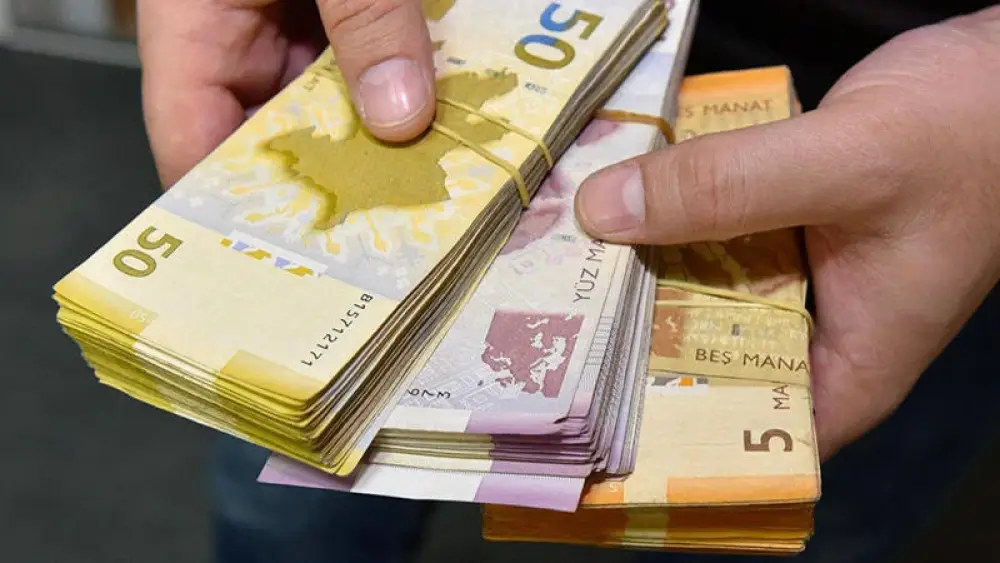 Bakıda pul tapıb telekanala məlumat verdi, cəzalandırıldı