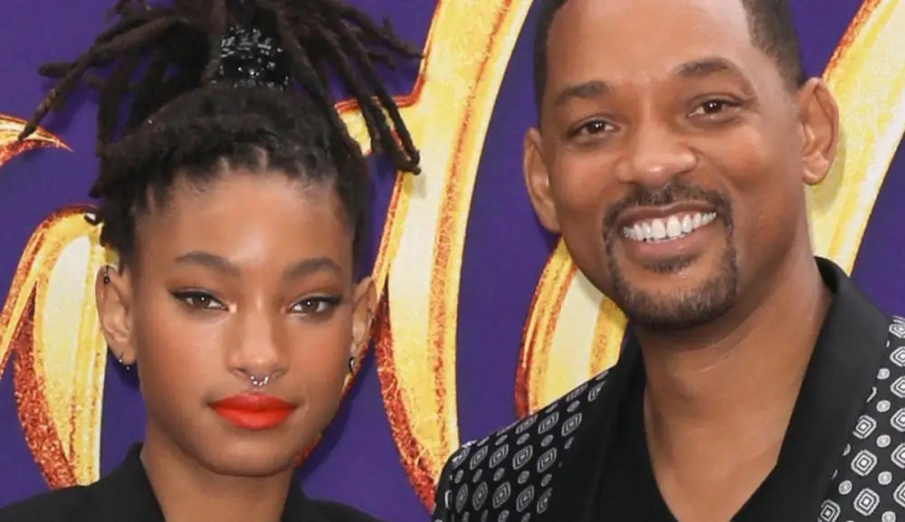 Aktyor Will Smith-in qızı "Grammys"ə şalvarsız gəldi - Foto