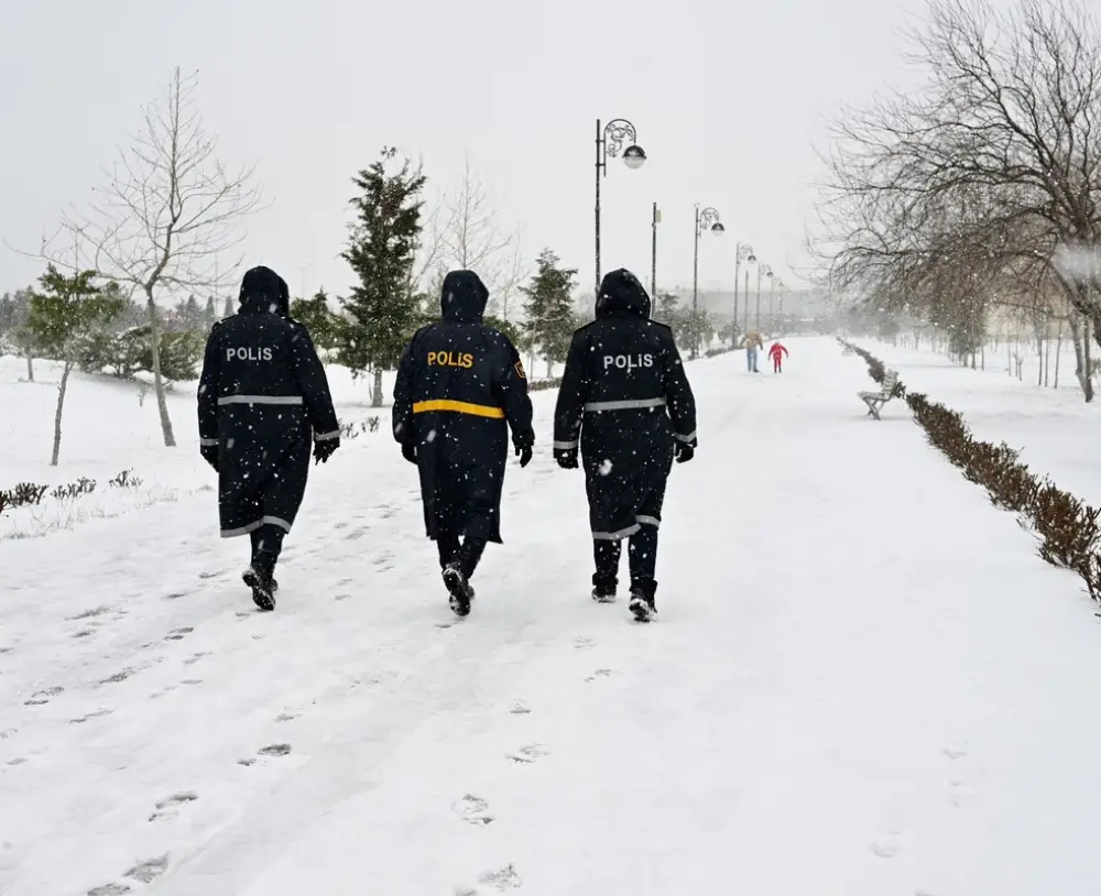 DİN: "Hava şəraiti ilə əlaqədar polis əməkdaşları zəruri təhlükəsizlik tədbirləri görürlər"