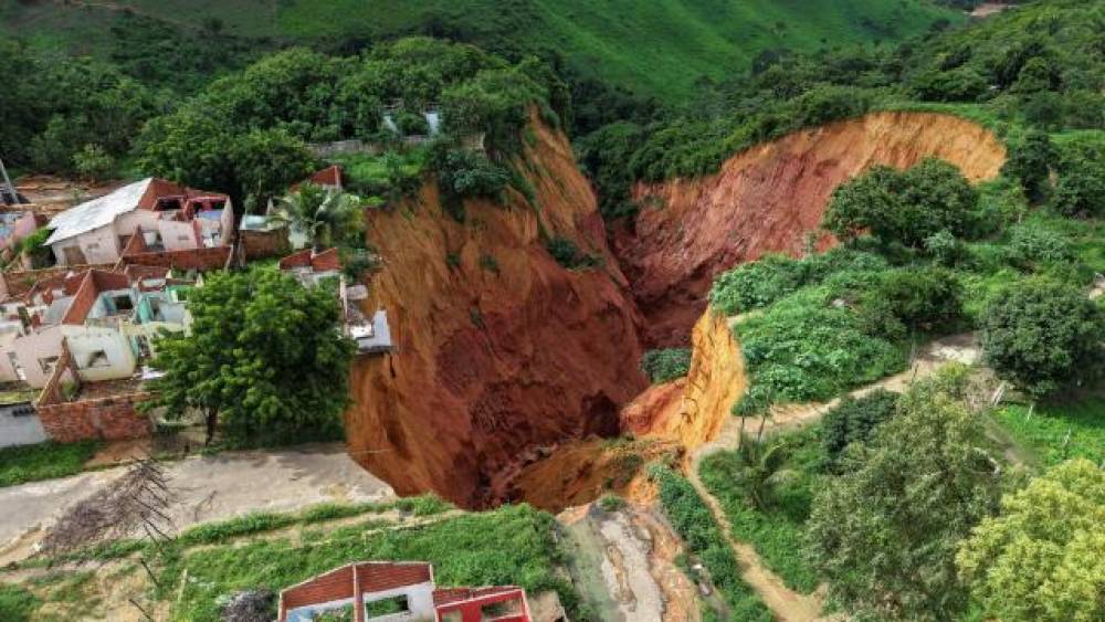 Braziliyada kütləvi dağıntılar: Fövqəladə vəziyyət elan edildi