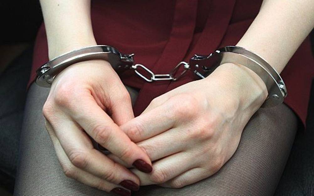 Bakıda atasını qətlə yetirən 15 yaşlı qız saxlanıldı