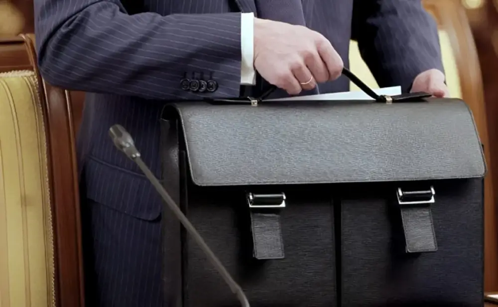 30 min manatdan çox borcu olan bələdiyyə sədrinin ölkədən çıxışına "stop" qoyuldu