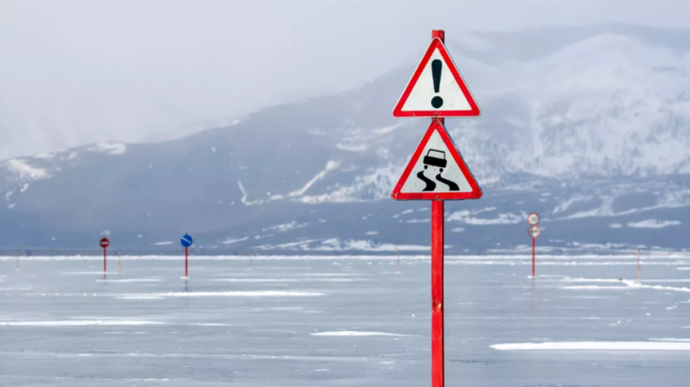 Baykal gölündə bədbəxt hadisə: Avtomobil suda batdı, ölən var 