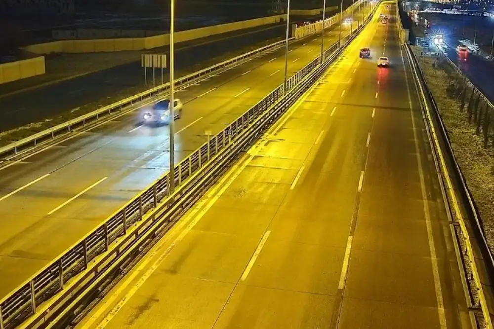 Bir sıra yollarda sürət həddi endirilib, "sürüşkən yol" işarəsi aktivləşdirilib