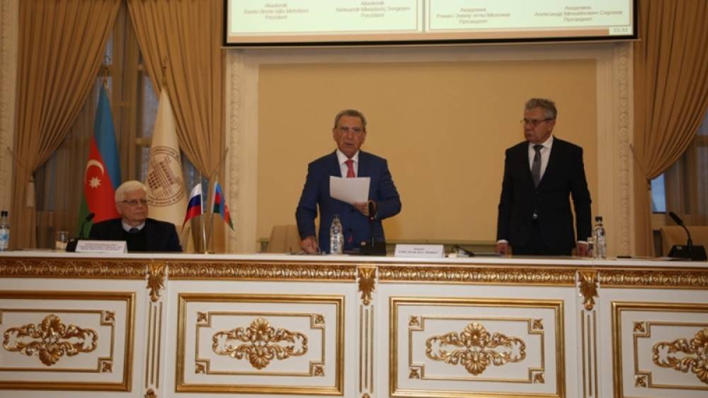 Ramiz Mehdiyevin Rusiyaya zəng edərək danışdığı qadının kimliyi məlum oldu