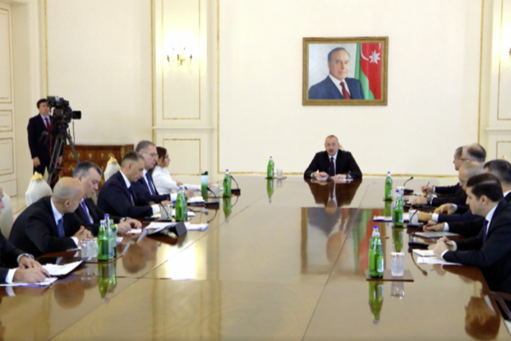 Prezident müşavirə keçirdi