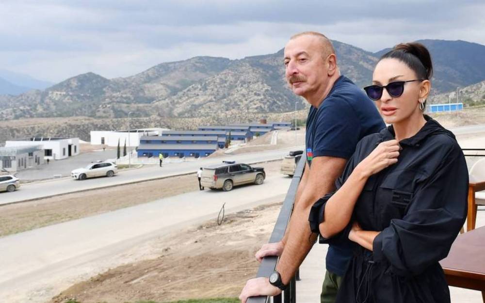 İlham Əliyev xanımı və qızı ilə Xocavəndə getdi
