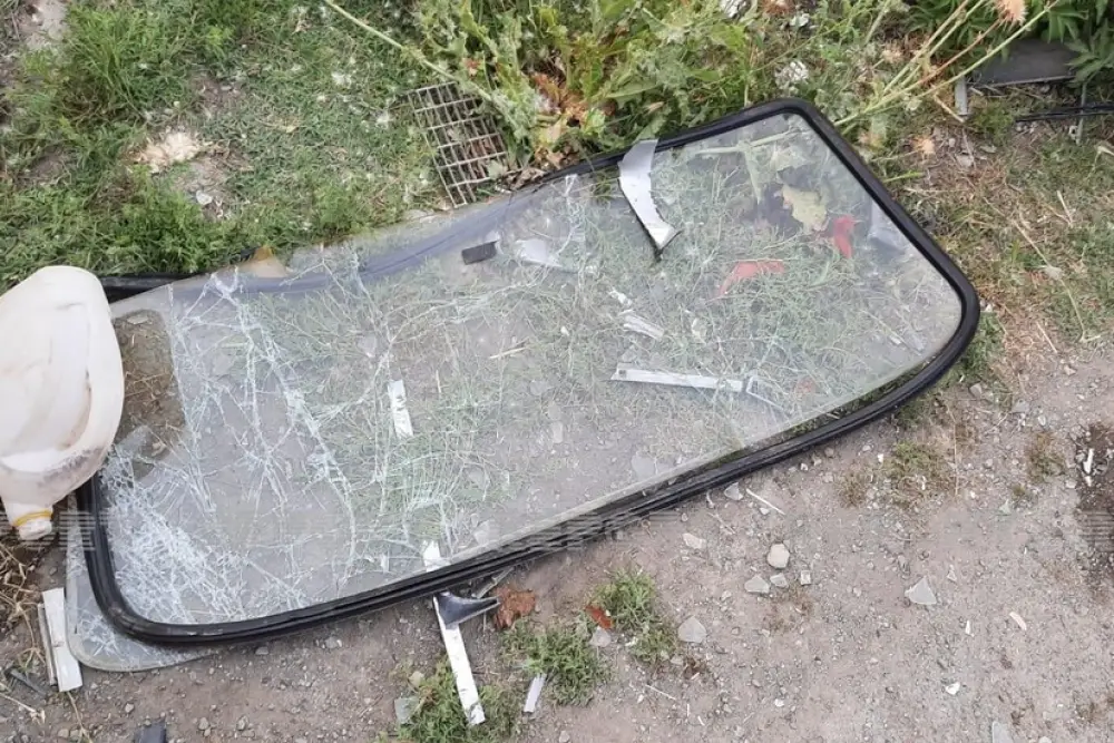 Salyanda mikroavtobus minik avtomobili ilə toqquşub, doqquz nəfər xəsarət alıb