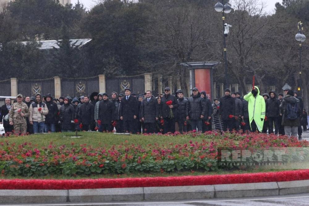 Azərbaycanda 20 Yanvar şəhidlərinin xatirəsi bir dəqiqəlik sükutla yad olunub