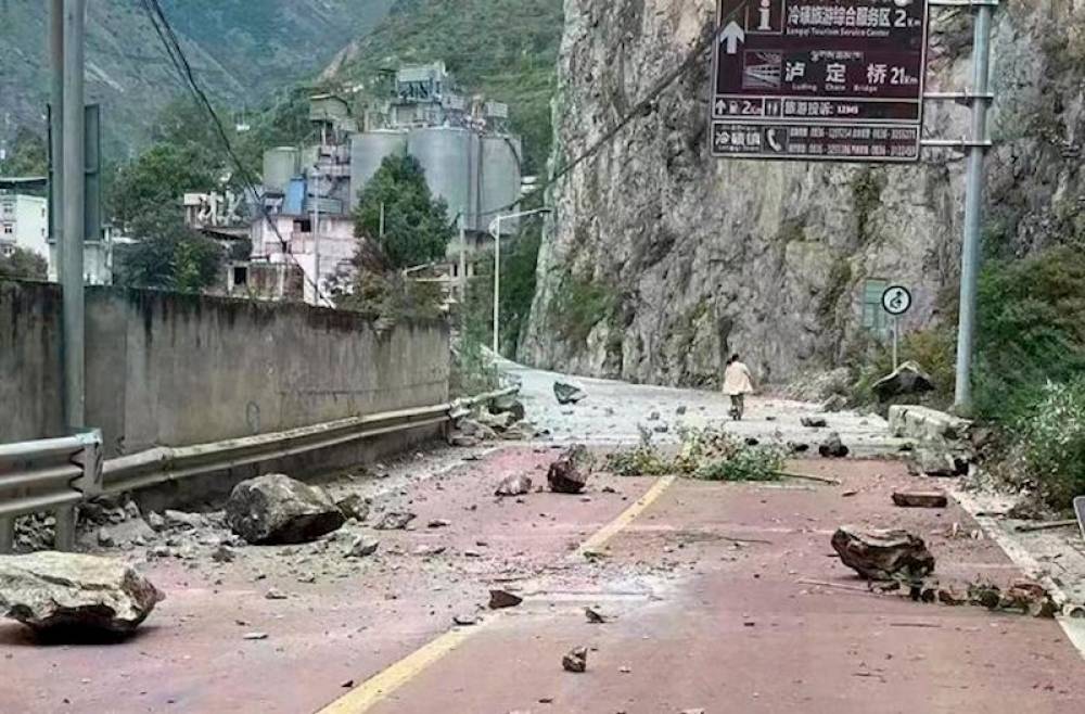 Çində zəlzələ OLDU