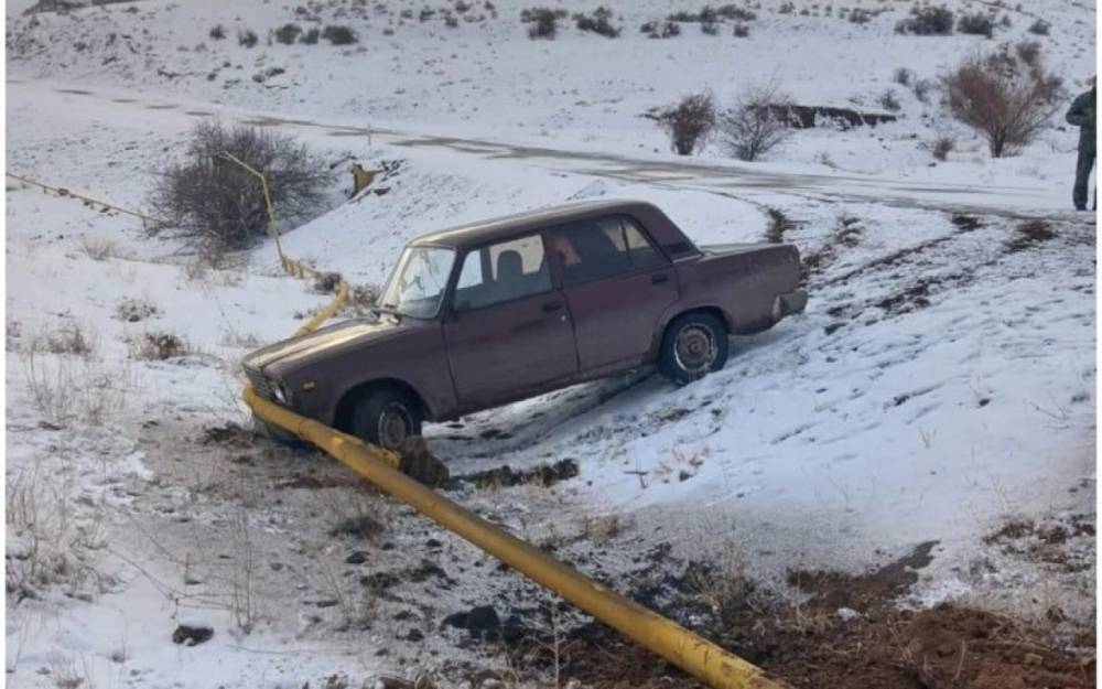 Maşın qaz xəttinə çırpıldı, beş kənd qazsız qaldı