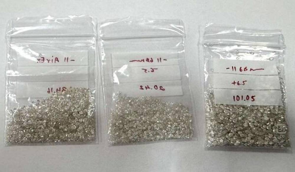 Bakıya gələn şəxsdə külli miqdarda brilyant tapıldı