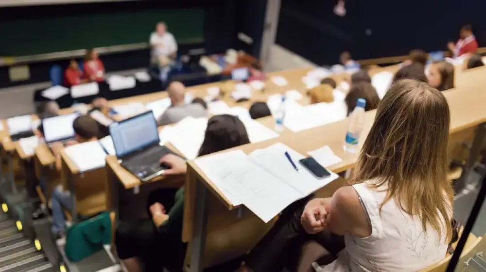 Rusdilli məktəblərdən sonra universitetlərlə bağlı da xəbər YAYILDI
