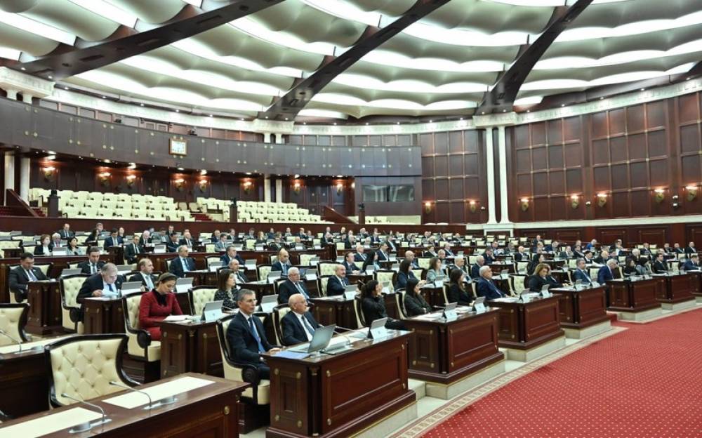 Media subyektlərinin Media Reyestrindən çıxarılacağı hallarla bağlı dəyişikliklər I oxunuşda təsdiqlənib