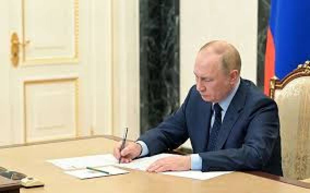 Putin Yunanıstandakı səfirlə bağlı fərman imzaladı