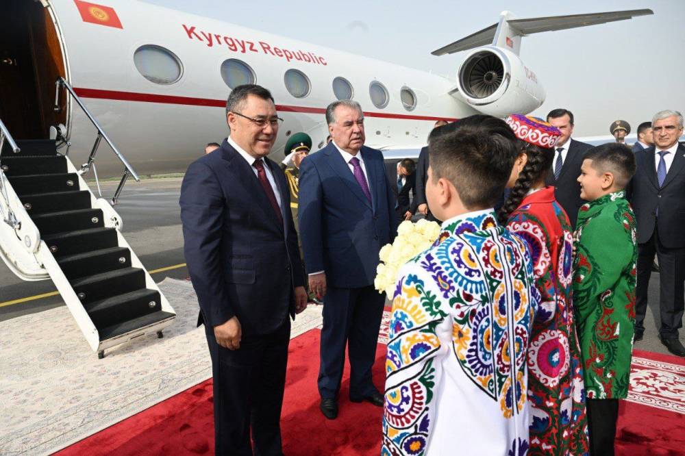 Qırğızstan prezidenti Tacikistanda rəsmi səfərdədir