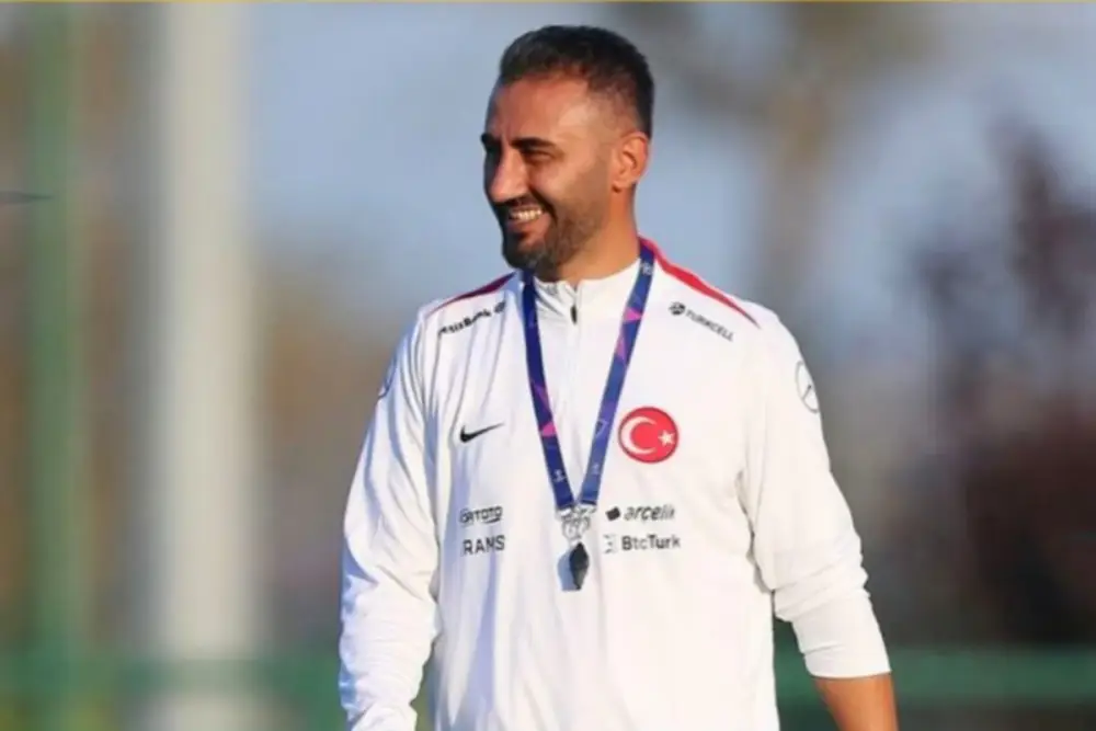 "Eyüpspor"un yeni baş məşqçisi sabiq "Fənərbağçalı" oldu