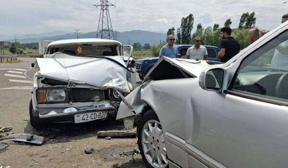 Lənkəranda ağır qəza: 5 nəfər xəsarət aldı - Foto