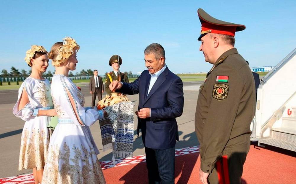 Azərbaycanın müdafiə naziri Belarusa rəsmi səfər edib