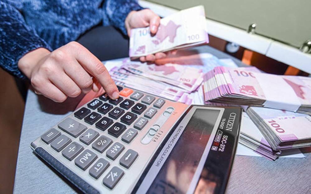 Orta aylıq əmək haqqı 1100 manatı ötüb