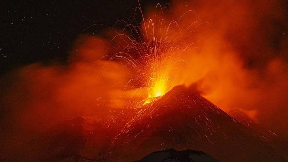 Etna vulkanı püskürdü