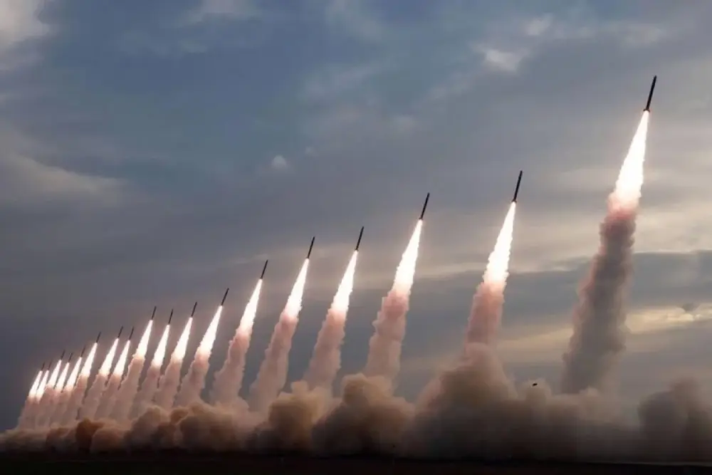 BƏƏ İran hücumlarını dəf etməyə davam edir - Nazir