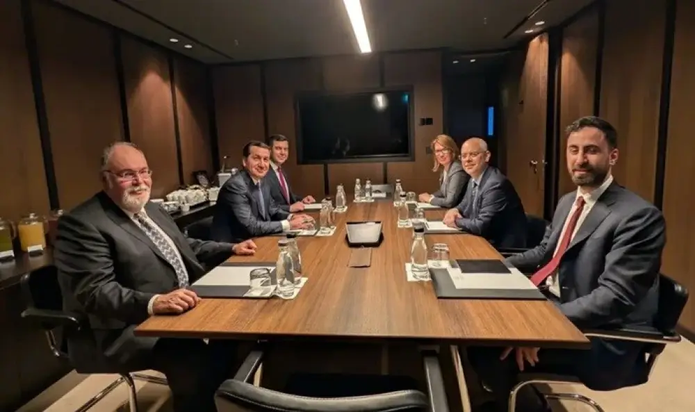 Hikmət Hacıyev Ərdoğanın baş müşaviri ilə görüşdü