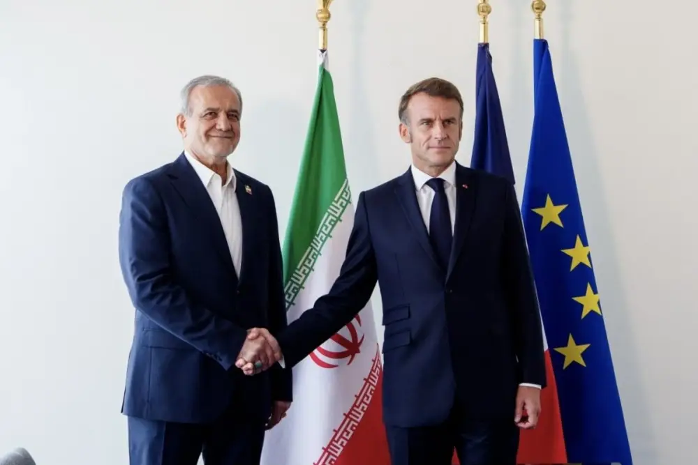 Məsud Pezeşkianla Makron danışıb