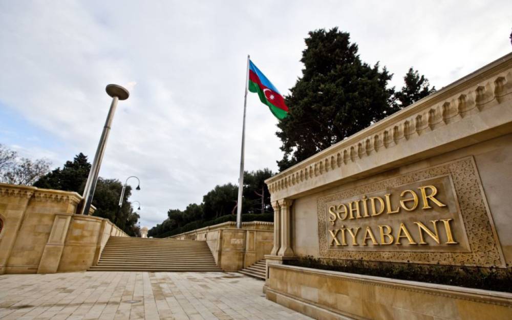 Antonio Koşta Bakıda şəhidlərin xatirəsini yad edib